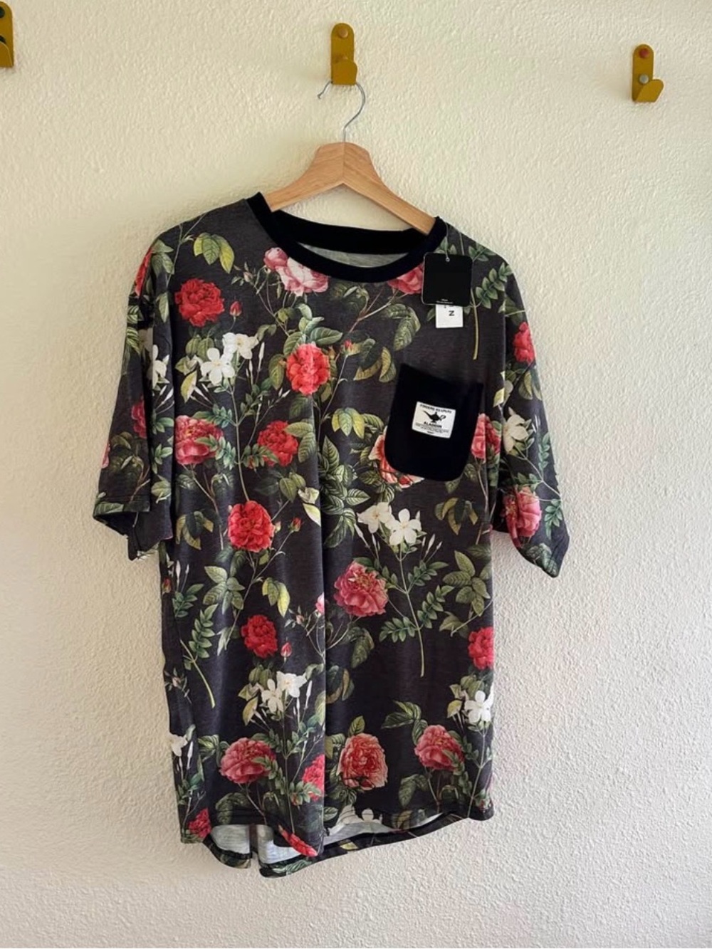 Disney NEFF  Aladdin Floral Tee - XL - NWT